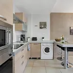 Apartment Island 77