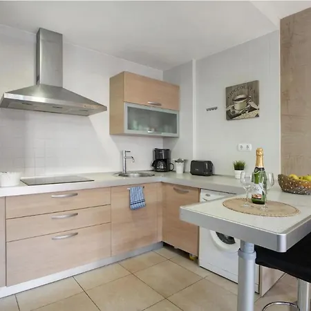 Apartment Island 77 *